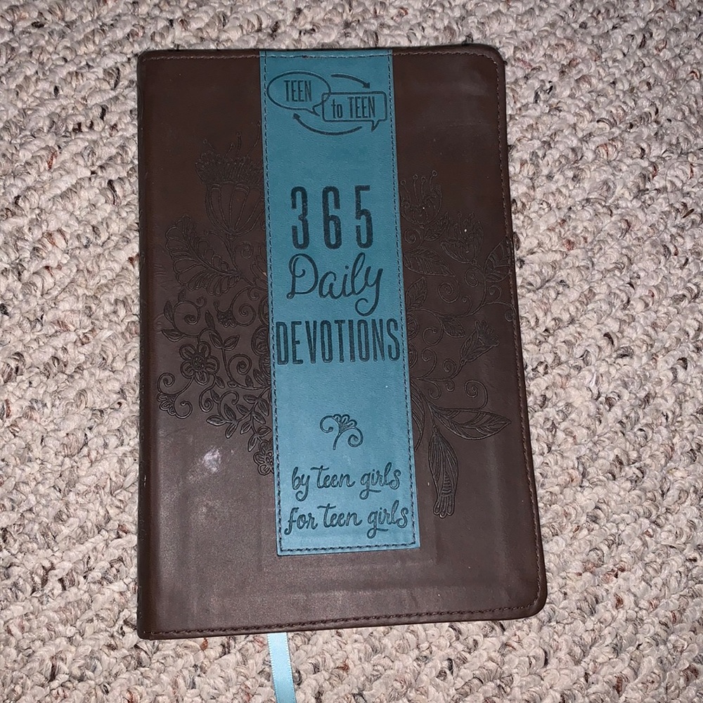 365 daily devotions for teen girls by teen girls.